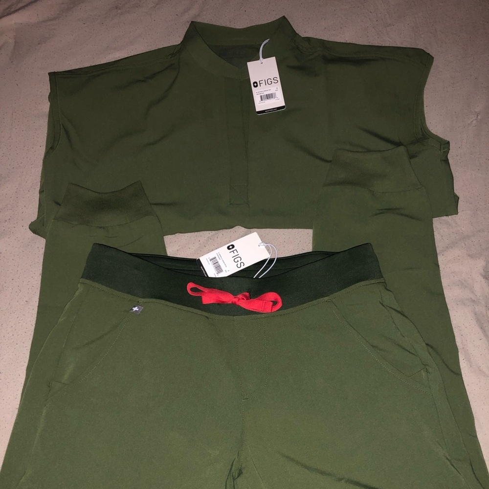 Dark Olive Green Figs Scrub Set
